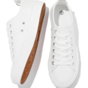 Women’s leather tennis shoes